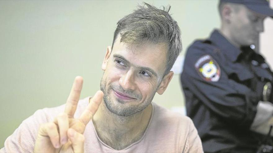 Un activista de Pussy Riot, grave por un probable envenenamiento