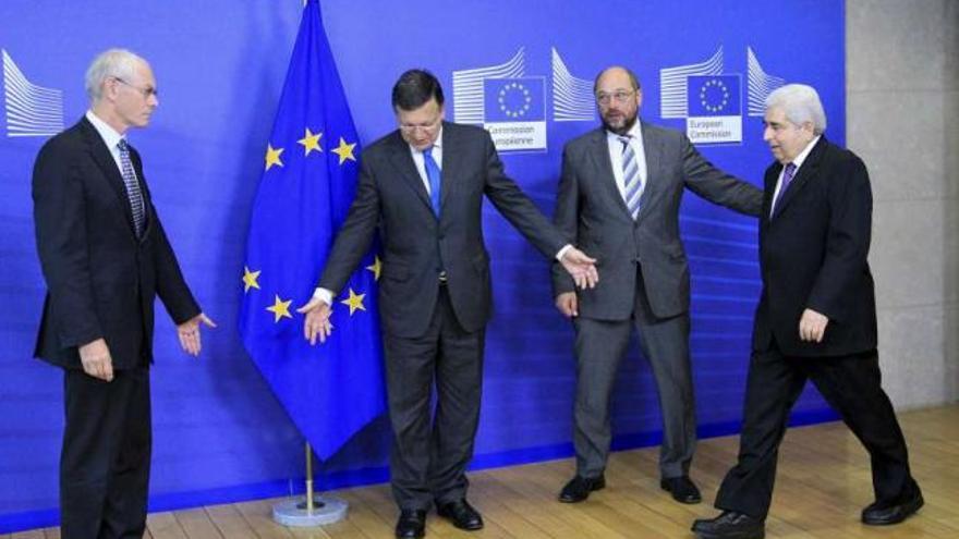 Van Rompuy, Barroso, Schulz y Christofias, tras la reunión que mantuvieron ayer. / francois lenoir