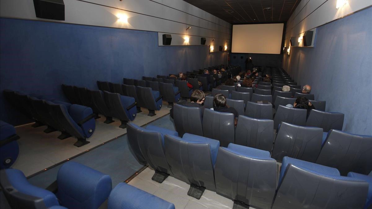 Sala de cine con espectadores.