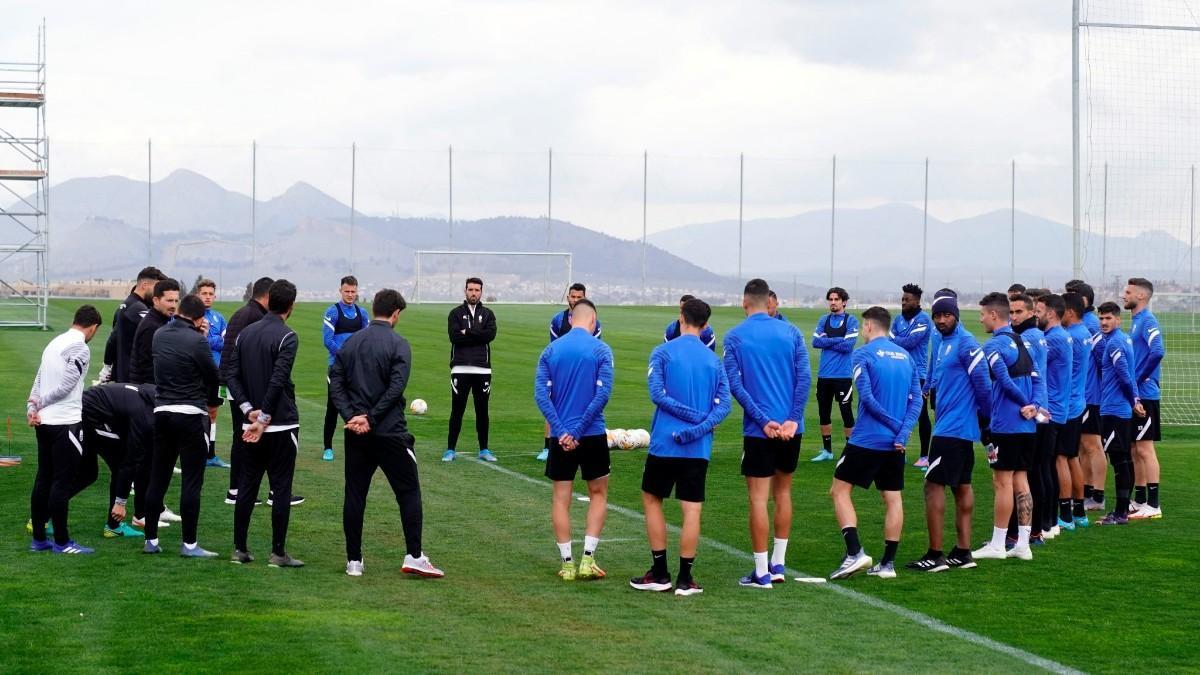 Primer entrenamiento del Granada con Torrecilla