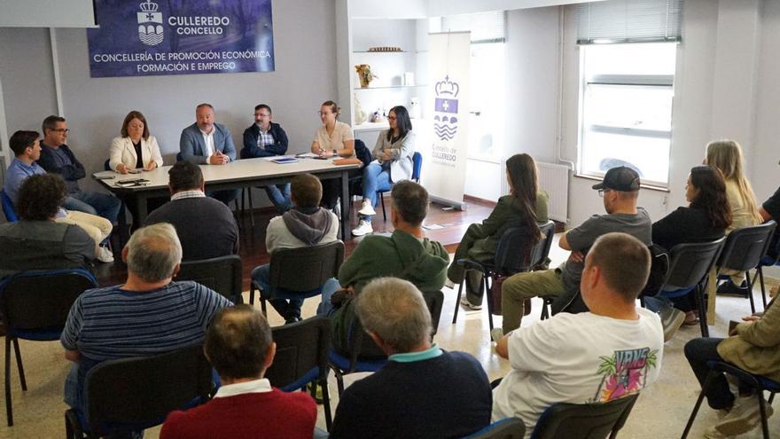 Reunión del Concello con trabajadores de jardinería y responsables de la nueva empresa.