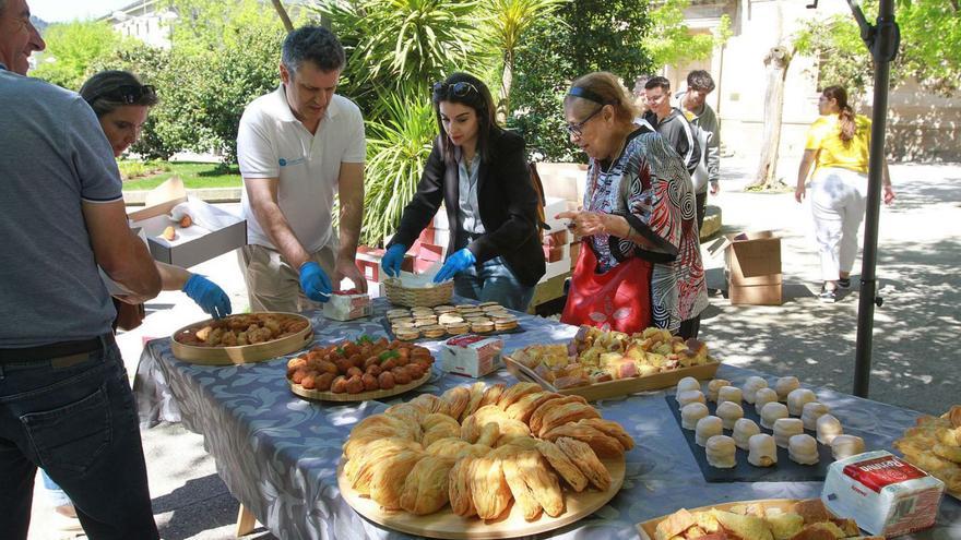 Degustación de productos típicos de bacalao, en Bispo Cesareo.  | // IÑAKI OSORIO