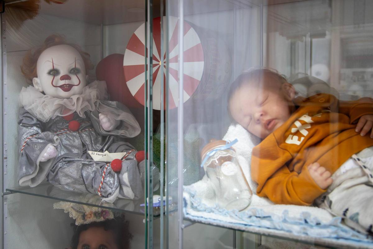 Detalle de otros muñecos creados por Marifí desde su taller de San Roque en Badajoz.
