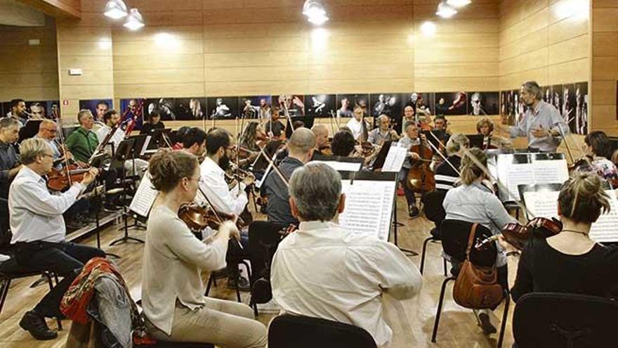 Giuliano Carmingnola, ayer, durante el ensayo de la OSIB.