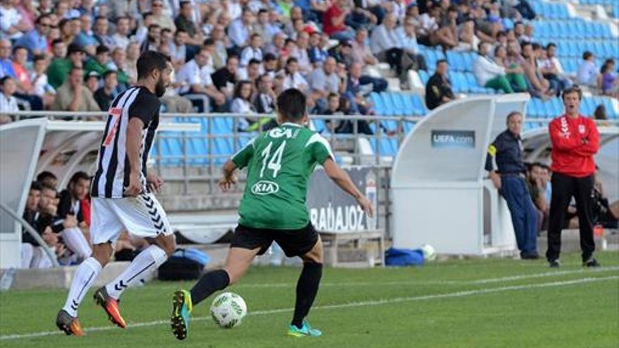 Joaqui participa en los cuatro goles del Badajoz al Moralo