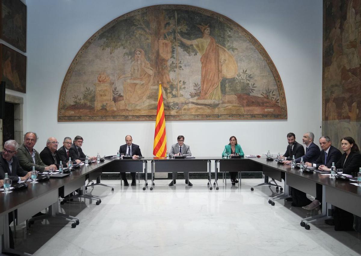 Dibuixos a mà fins a les set del matí Dibuixos a mà fins a les set del matí