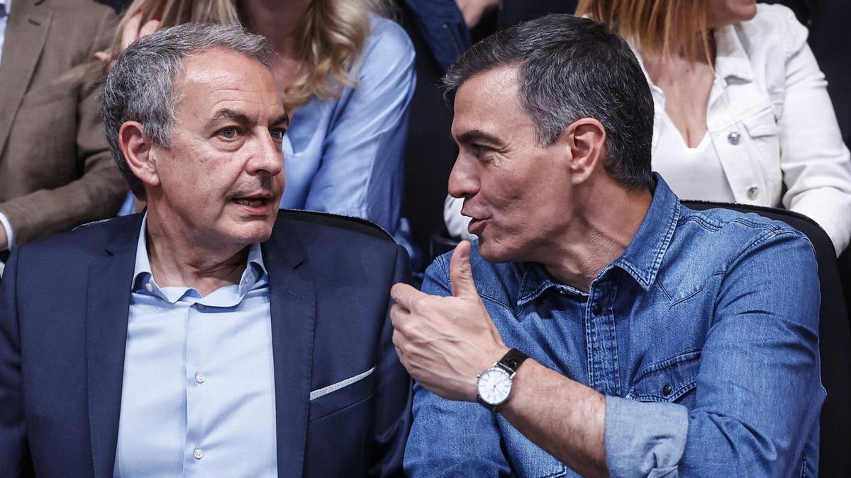José Luis Rodríguez Zapatero i Pedro Sánchez en un acte electoral a València, el maig del 2024.  | ROBER SOLSONA / EUROPA PRESS