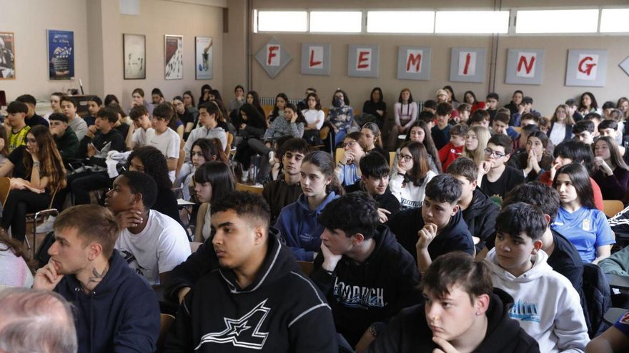 Los alumnos, durante la emisión del programa.  | FERNANDO RODRÍGUEZ