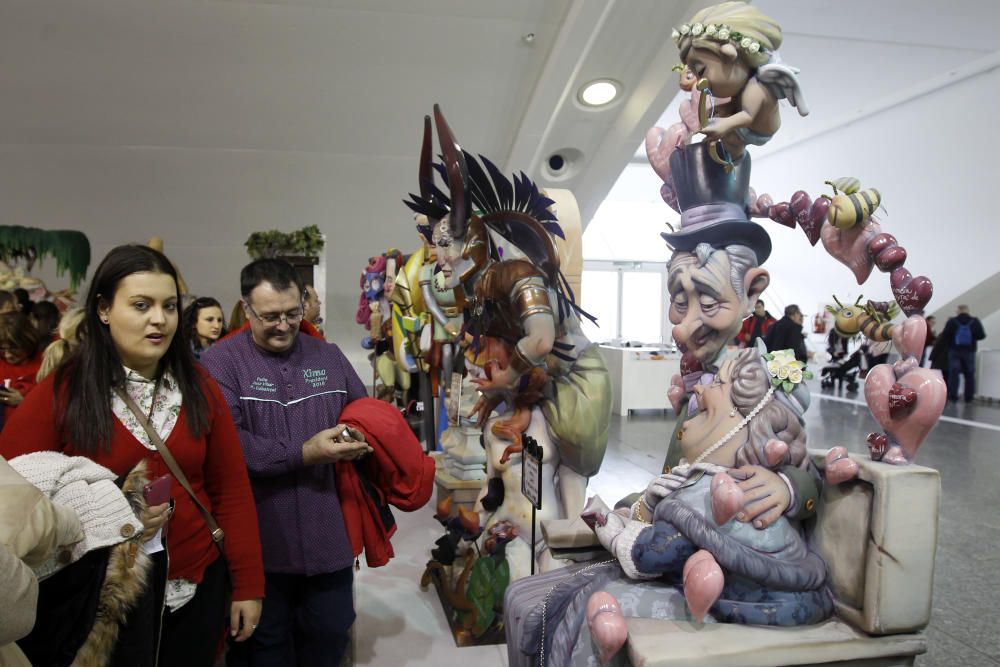 Gran ambiente en la Exposición del Ninot