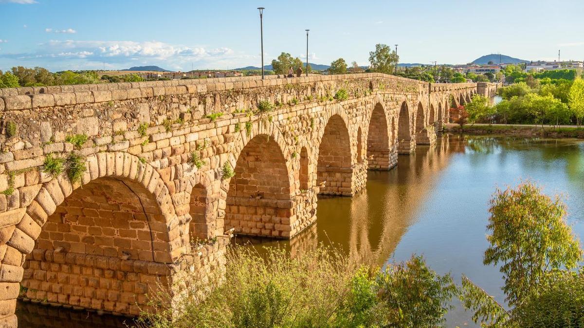 Este puente romano tiene una longitud de casi 800 metros