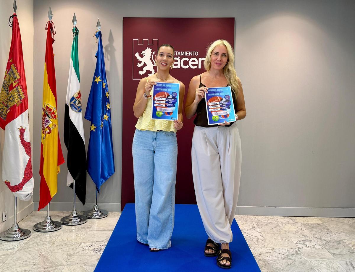 Presentación de la nueva temporada de las Escuelas Deportivas Municipales y Actividades Grupales de Cáceres en el ayuntamiento.