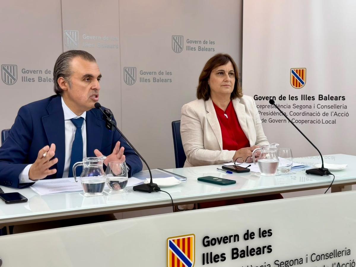 Vera y Estarellas, este miércoles durante la presentación del protocolo para reforzar la respuesta de los centros educativos ante emergencias y fenómenos meteorológicos adversos.