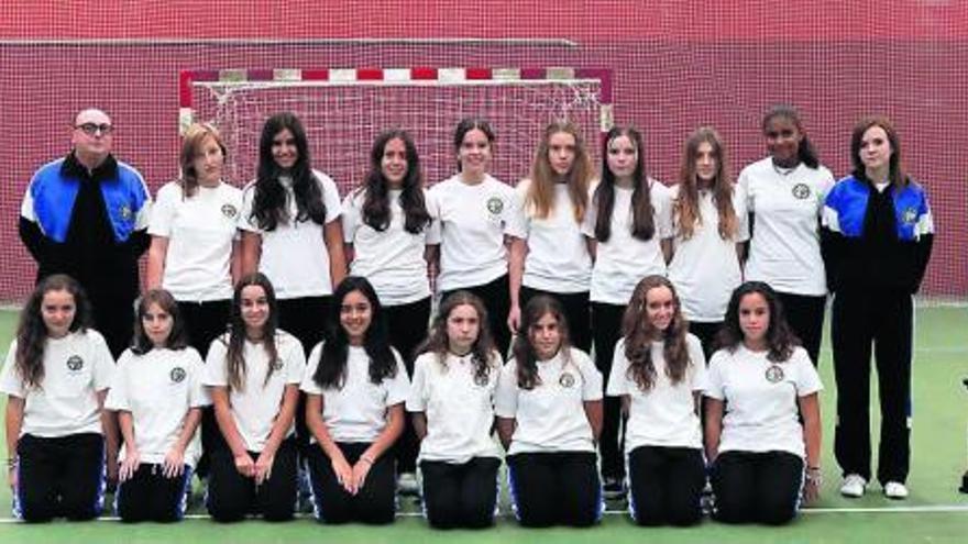 Equipo infantil de voleibol del Colegio Inmaculada. / juan plaza