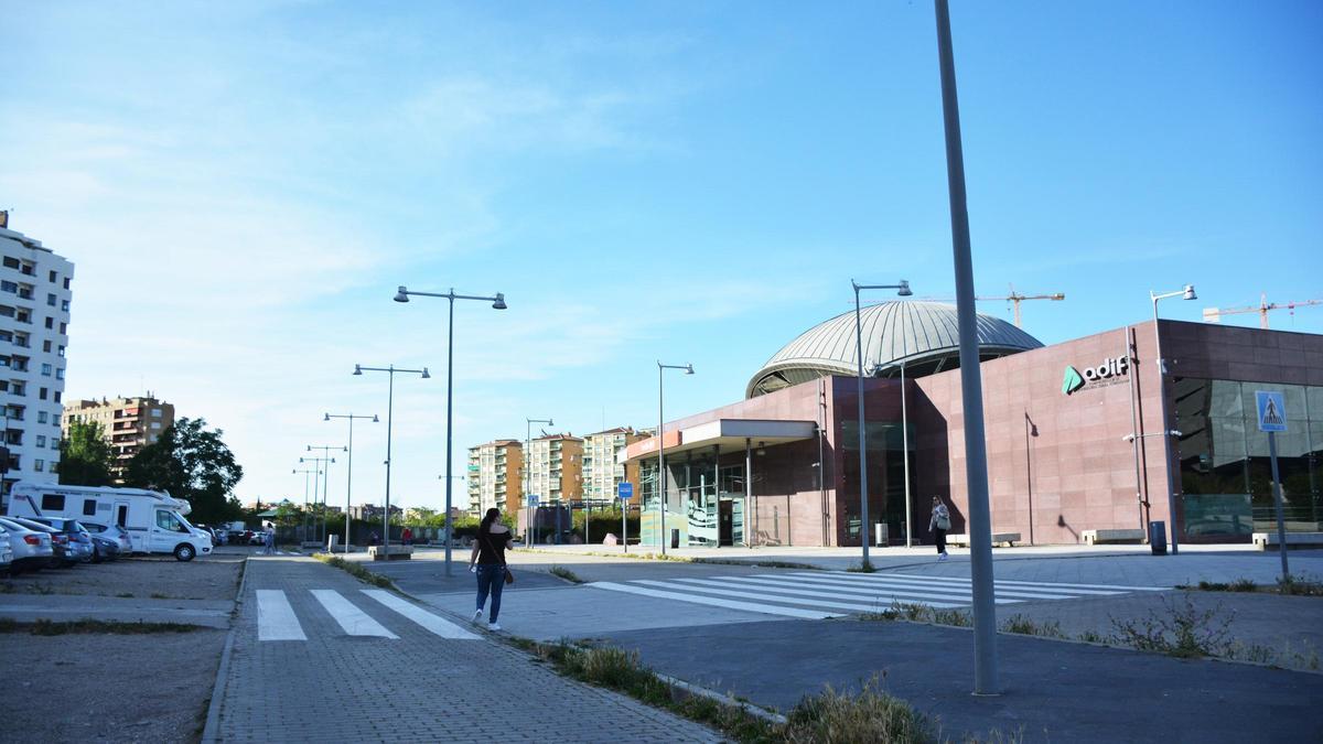 Estado actual de los accesos a la estación del Portillo de Zaragoza.