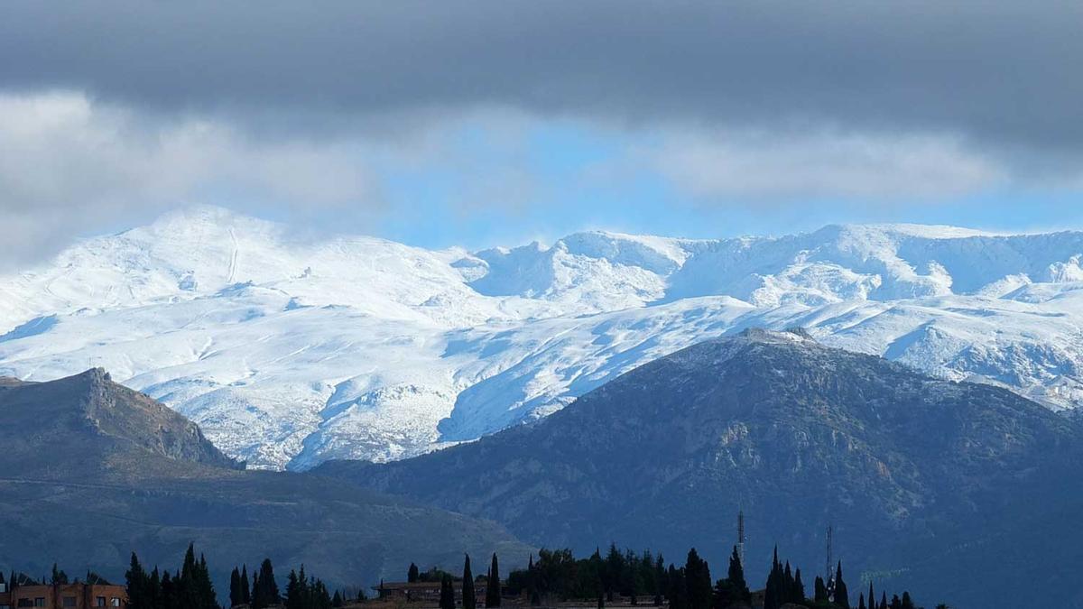 Sierra Nevada sobre Granada