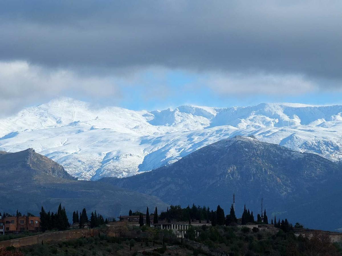 Sierra Nevada sobre Granada