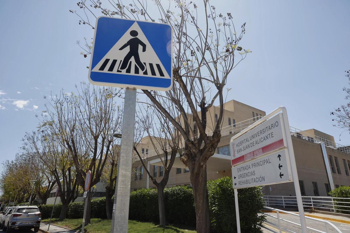 La mujer de 32 años está ingresada en el Hospital Sant Joan de Alicante.