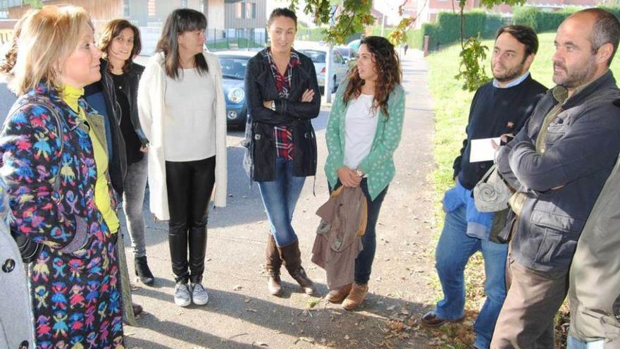 El encuentro de los representantes del PP con los vecinos de La Fresneda.