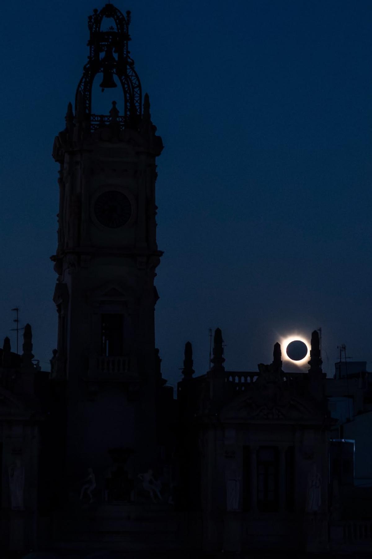 Así ha sido el eclipse de sol total en la Comunitat Valenciana