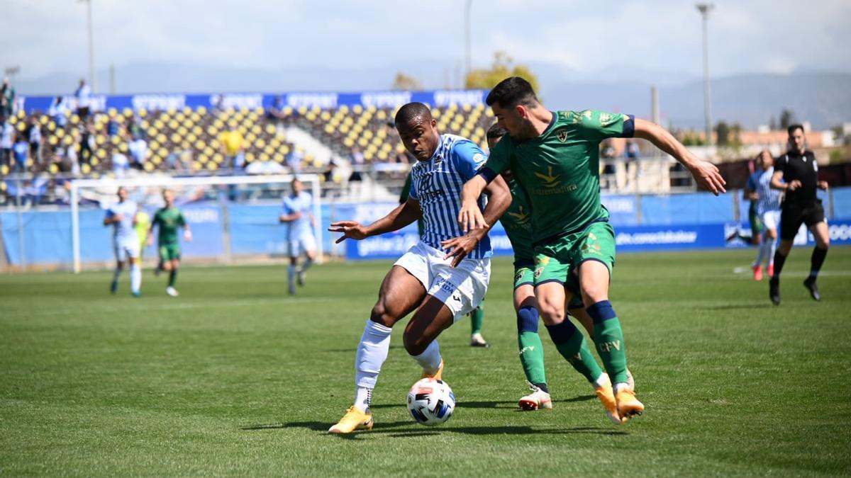 Vinicius Tanque anota el tanto que sella la presencia del Baleares en la Primera División RFEF