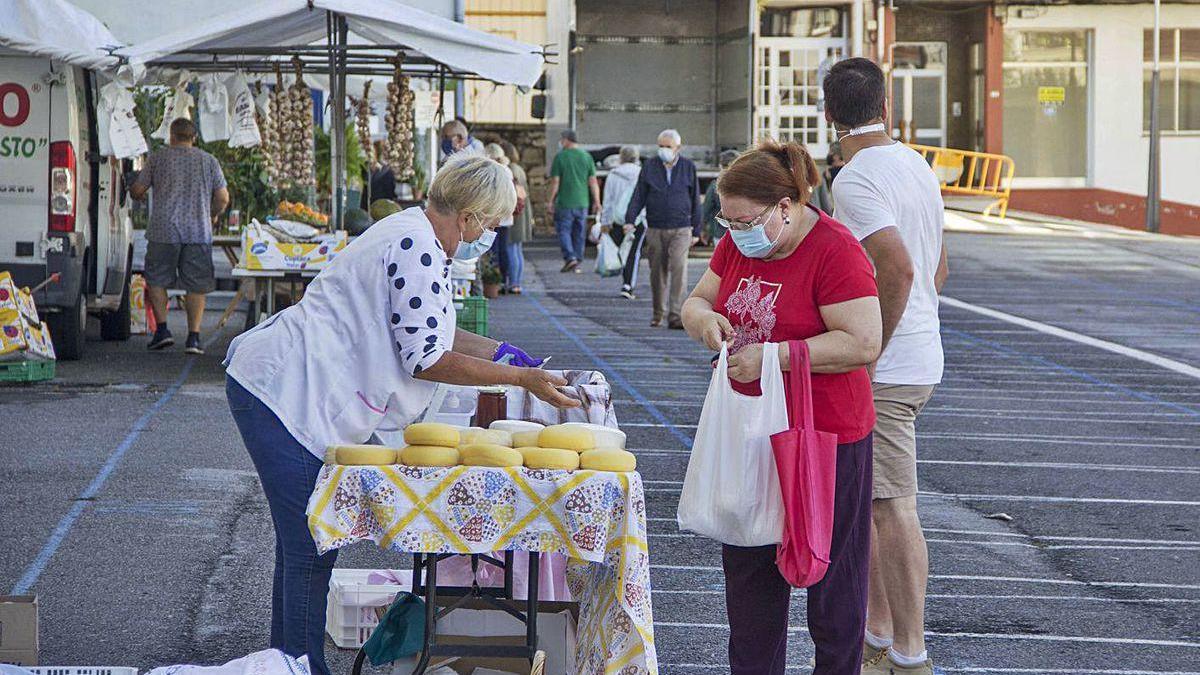 Feria en Lalín durante el período de restricciones impuestas por la Xunta.