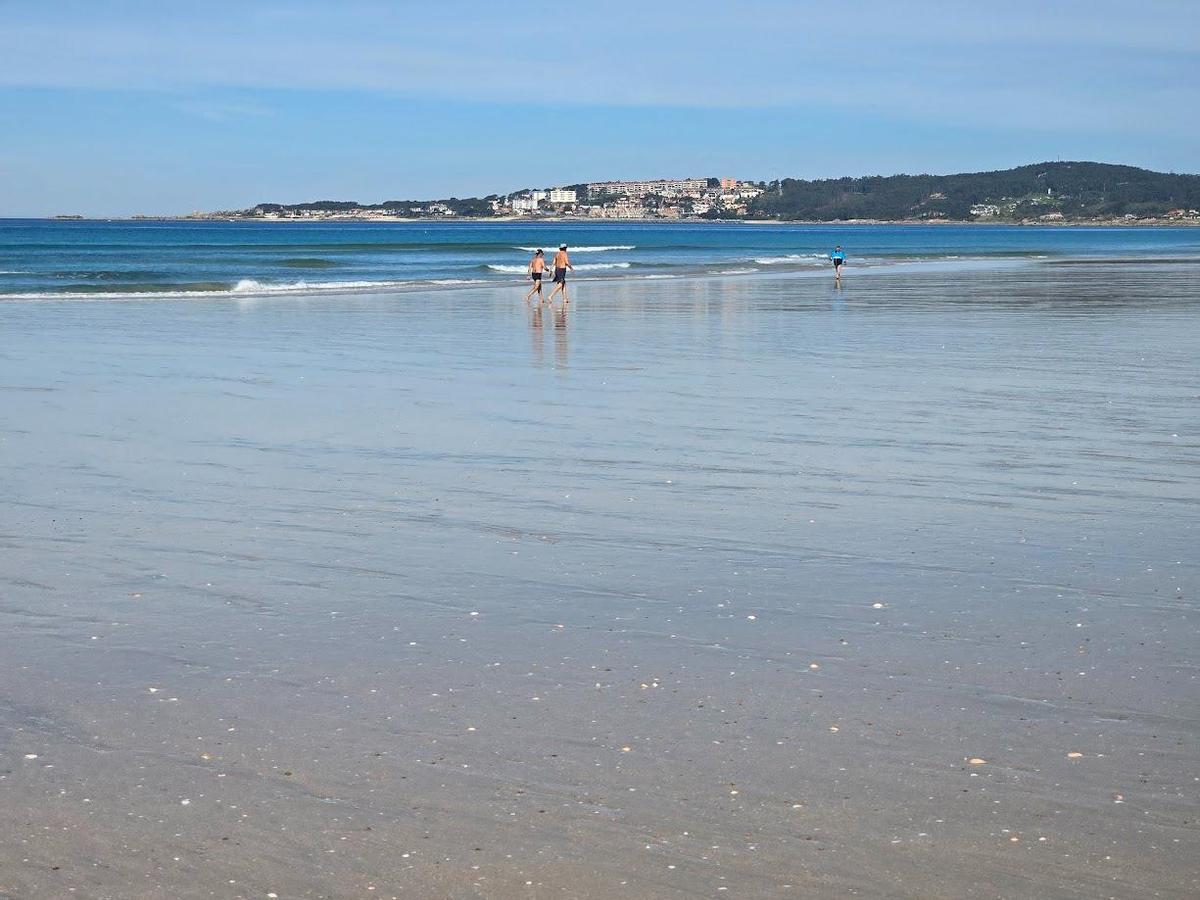 La radiante imagen que ofreció estos días la playa de A Lanzada, durante la llamativa bajamar.