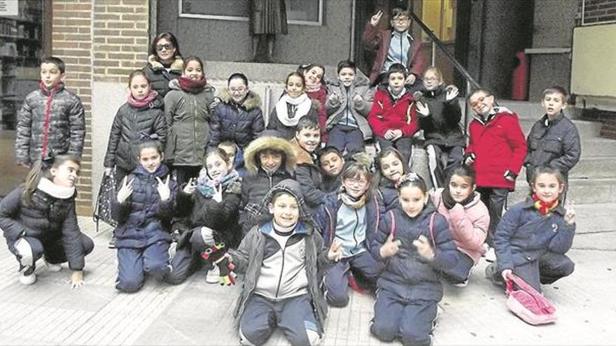 alumnos del colegio san josé de cáceres visitan el periódico extremadura