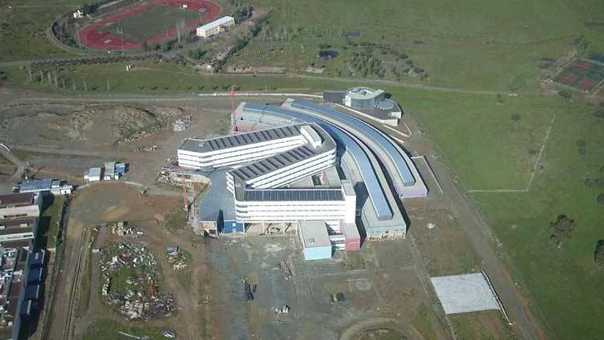 La constructora del nuevo hospital de Cáceres pide 9 millones más y más tiempo para finalizar la obra