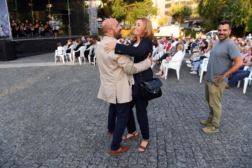 El portavoz municipal, José Manuel Lage Tuñas, fue el encargado de dar el pregón en una jornada con la música de La Tuna de Veteranos.