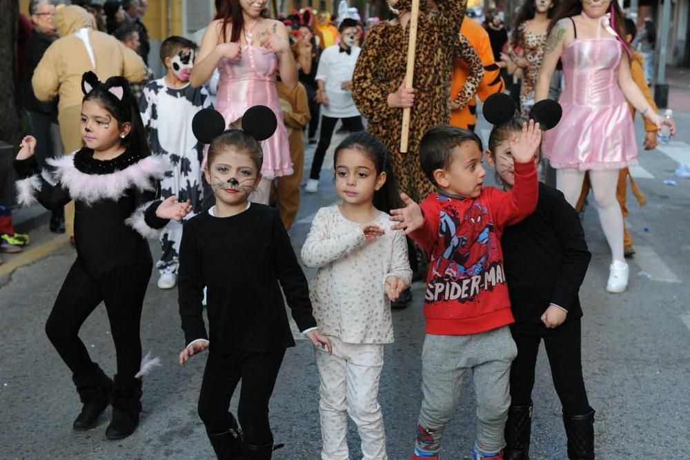 Vistabella saca su carnaval a las calles