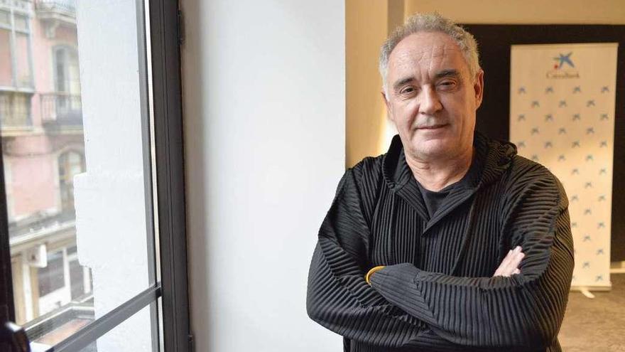 Ferran Adrià, ayer, en Avilés, poco antes de la presentación de su penúltima publicación.