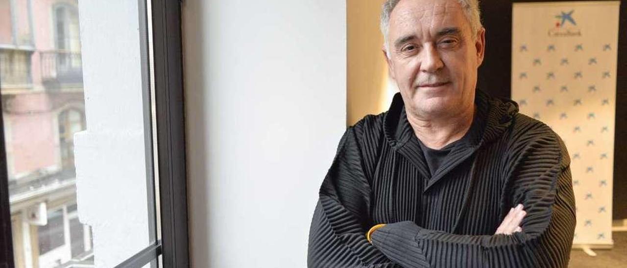 Ferran Adrià, ayer, en Avilés, poco antes de la presentación de su penúltima publicación.