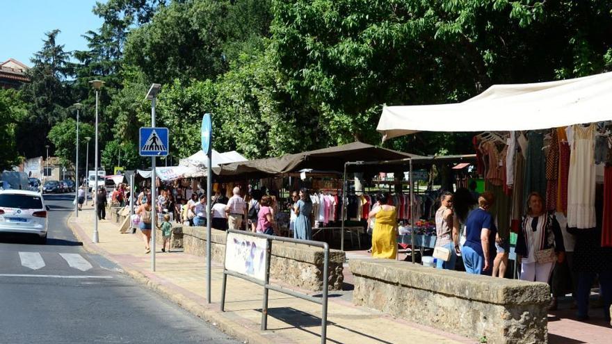 Los ambulantes de Plasencia esperarán a junio para decidir si vuelven al mercadillo