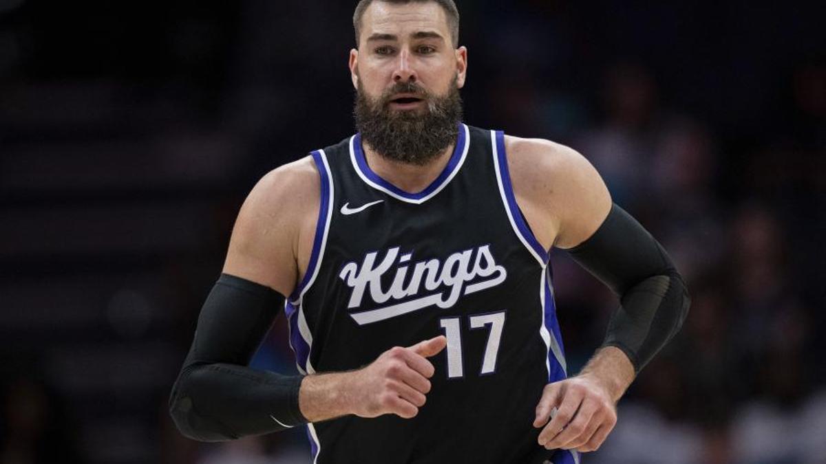 Valanciunas en un partido ante los Hornetts