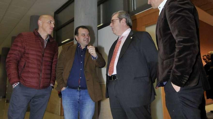 De izquierda a derecha, Rubén García, José Luis Alperi, Gregorio Rabanal y José Luis Fernández Roces, ayer, en el campus de Mieres.