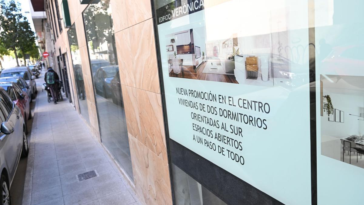Antiguos locales comerciales reconvertidos en viviendas de alquiler, en Elche (Alicante).