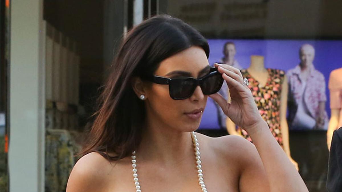 Kim Kardashian con vestido de Chanel en su despedida de soltera