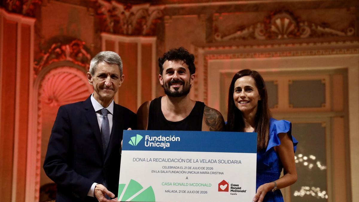 Fundación Unicaja entrega la recaudación de su velada solidaria con Antoñito Molina a la Casa Ronald McDonald