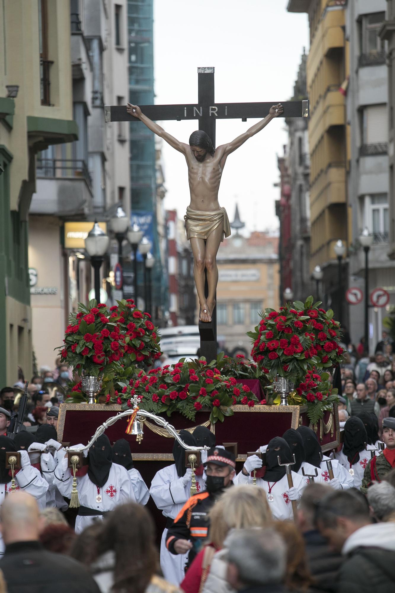 EN IMÁGENES: Gijón arropa al Cristo de los Mártires en su regreso a las calles