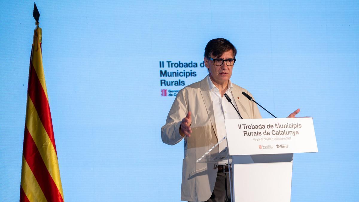 El president, Salvador Illa, en el foro de alcaldes donde ha anunciado el plan de pueblos.