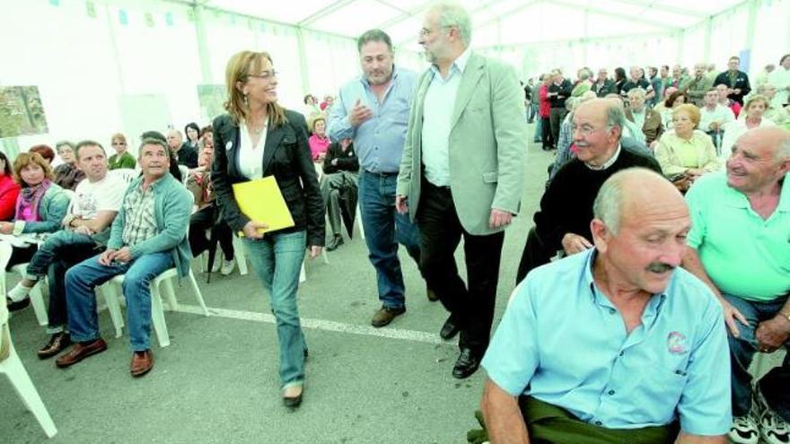 Ángela Vallina y Antonio Trevín, ayer, en la Junta General del Principado.