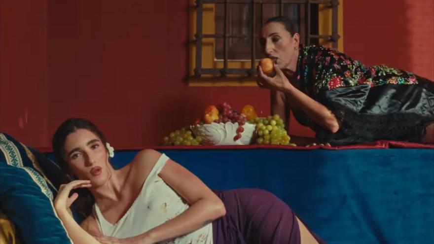 El cameo de Rossy de Palma en el videoclip de Judeline, número 1 en Spotify
