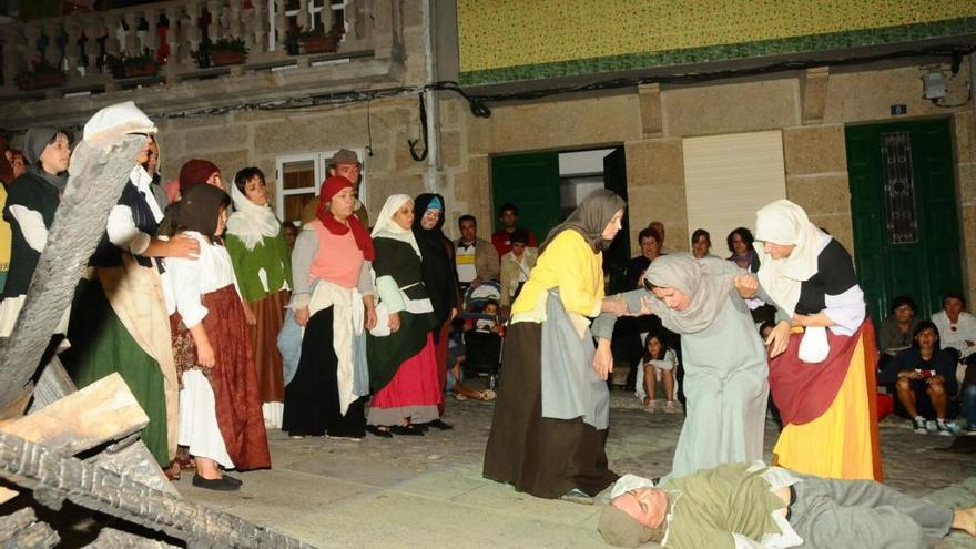 Una representación de la invasión turca en Cangas, en 2009. //Gonzalo Núñez