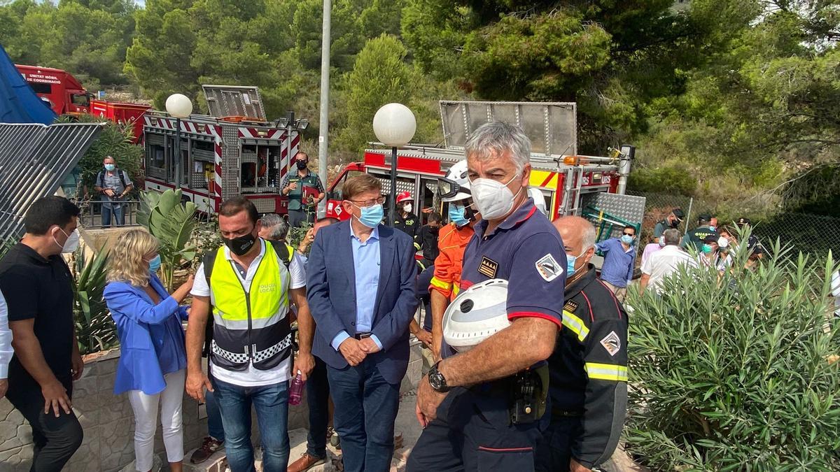 Ximo Puig visitando e lugar del derrumbamiento.