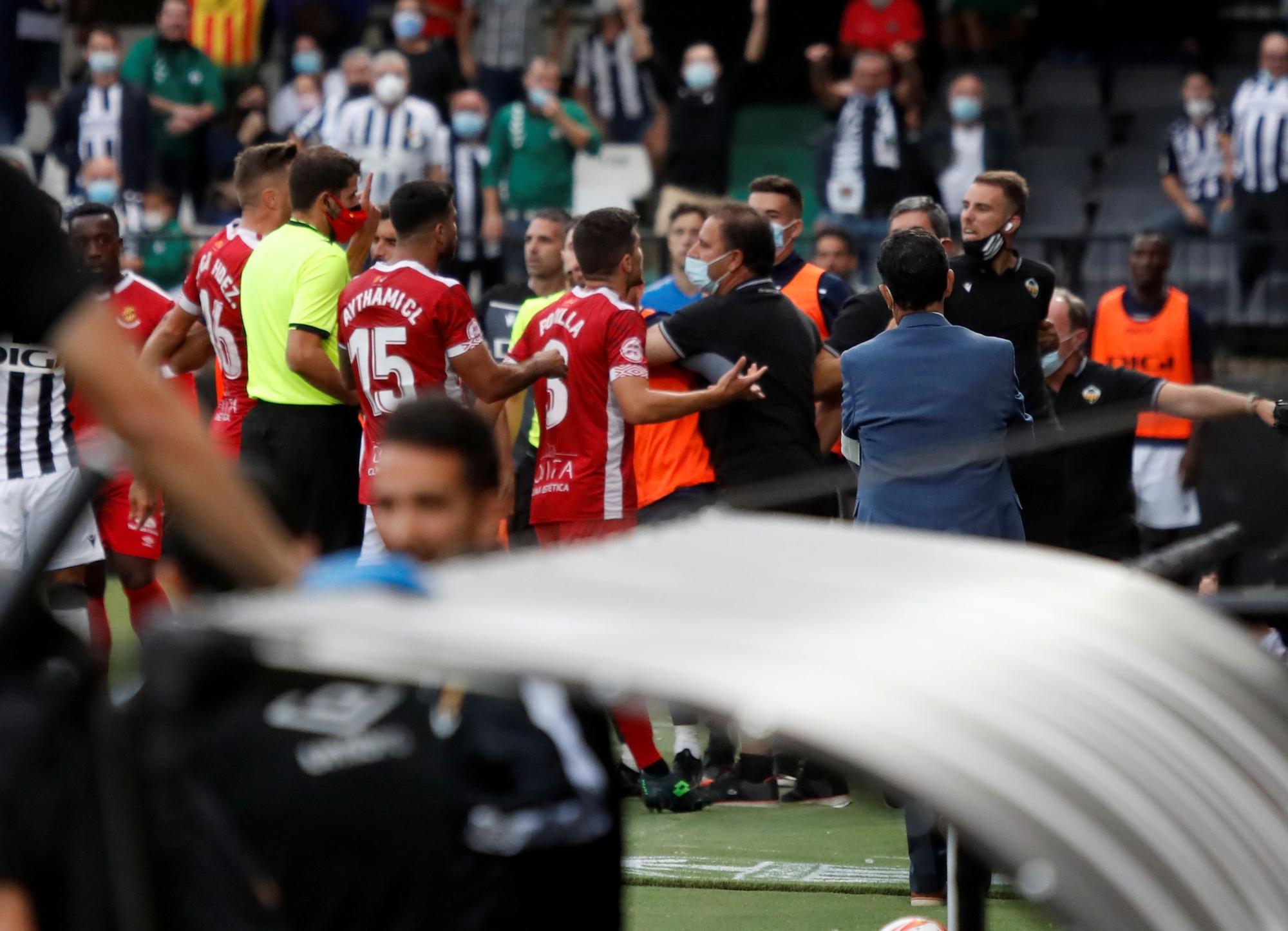 Tangana en un partido del Castellón.