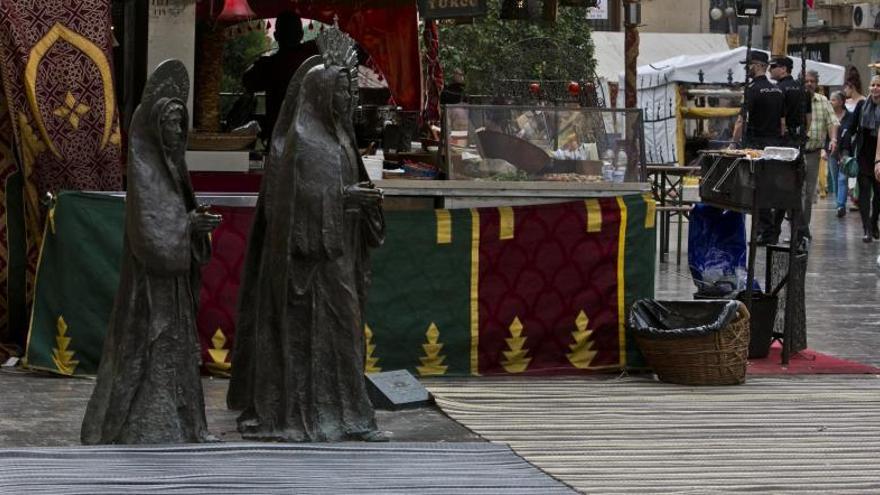 La zona de las estatuas estaba despejada esta mañana.