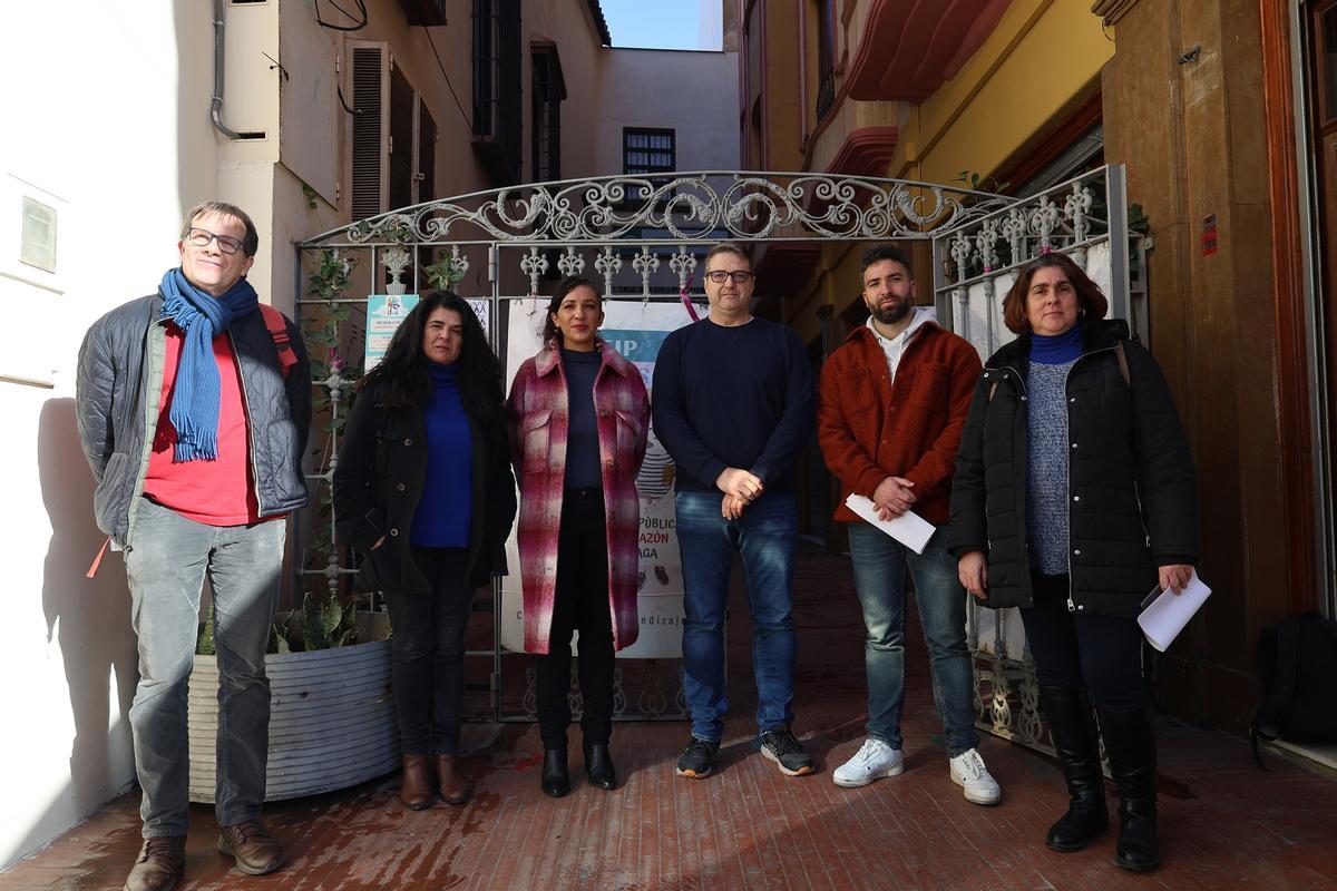 Toni Morillas, ante el Colegio Prácticas Número 1.