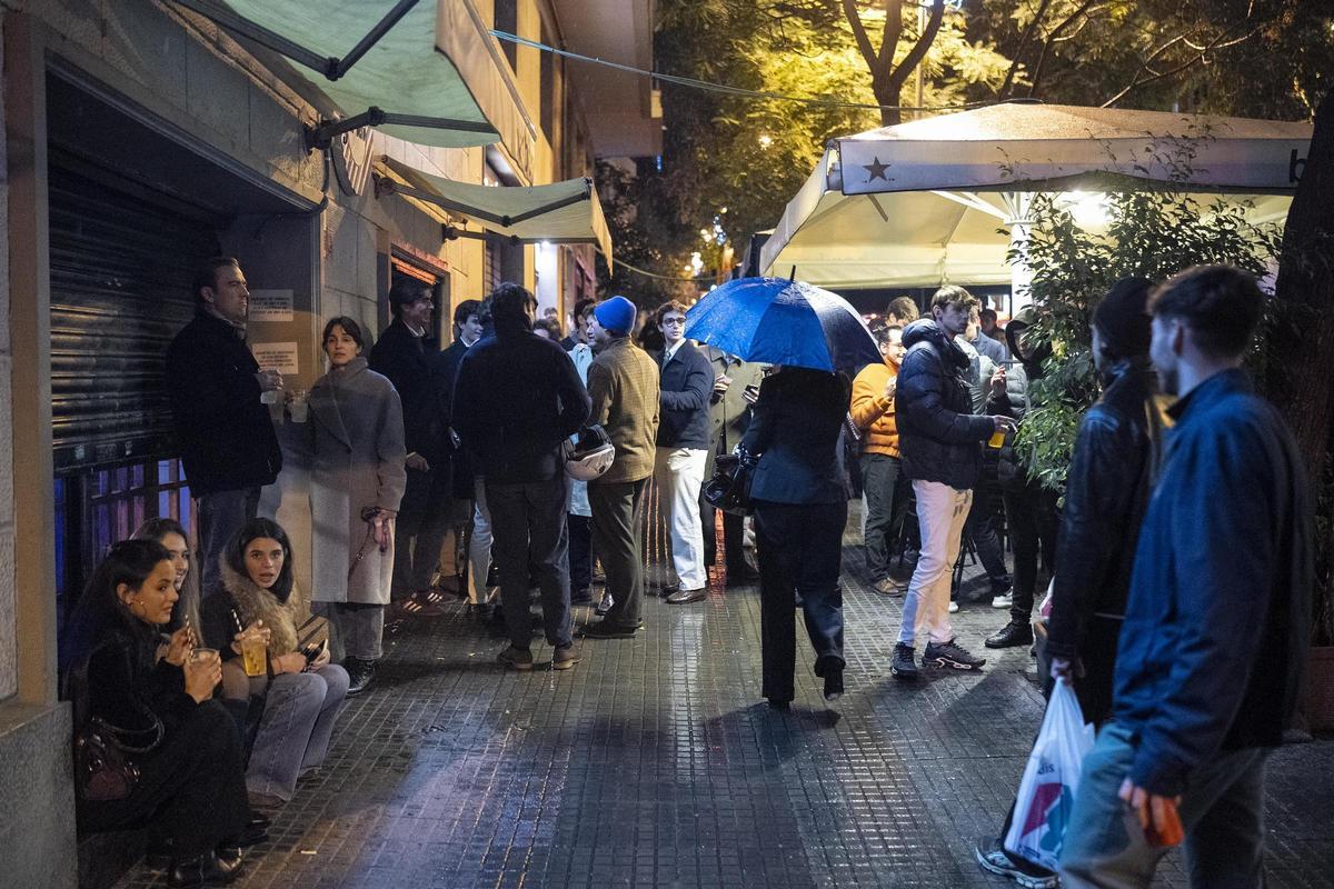 La lluvia diluye el botellón de Mandri