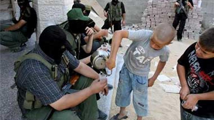 Abbás depone al Gobierno de Hamás y decreta el estado de emergencia