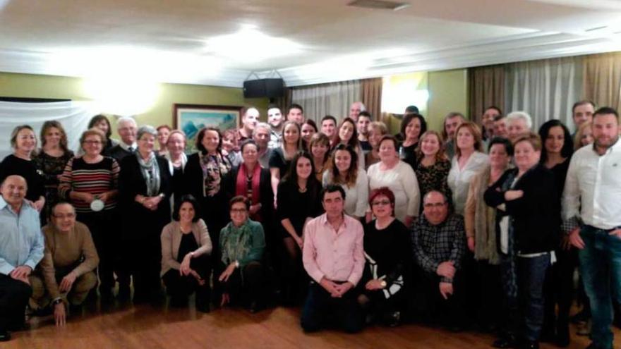 Felechosa acoge una cena solidaria contra el cáncer